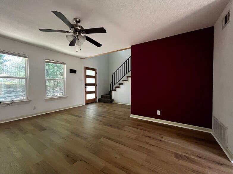 Building Photo - 6211 Manor Rd