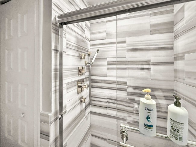 Building Photo - 606 S 2nd St