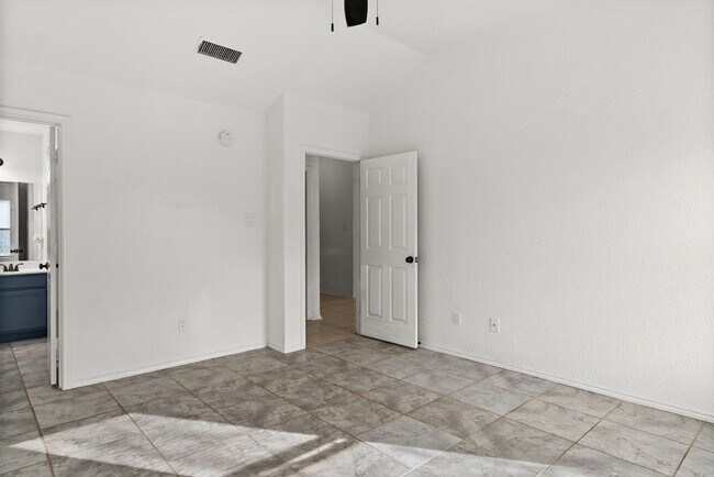 Building Photo - 4803 Topsey Dr