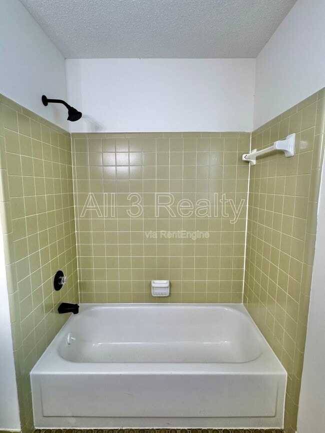 Building Photo - 713 Dubuque Dr