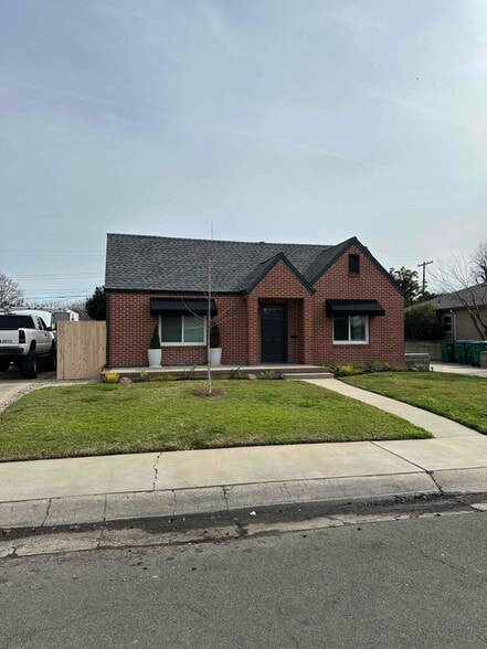 Building Photo - 716 S Pleasant Ave