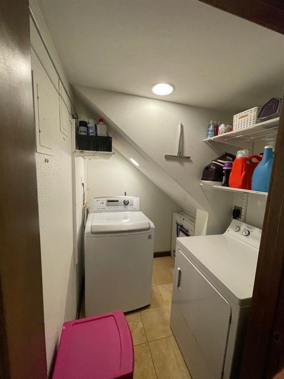 Building Photo - 452 N Post Oak Ln