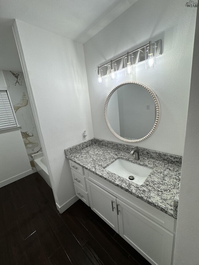 Building Photo - 4126 Lenore Dr