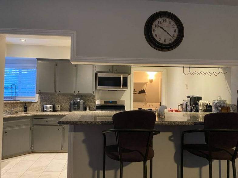 Building Photo - 636 E 121st Pl