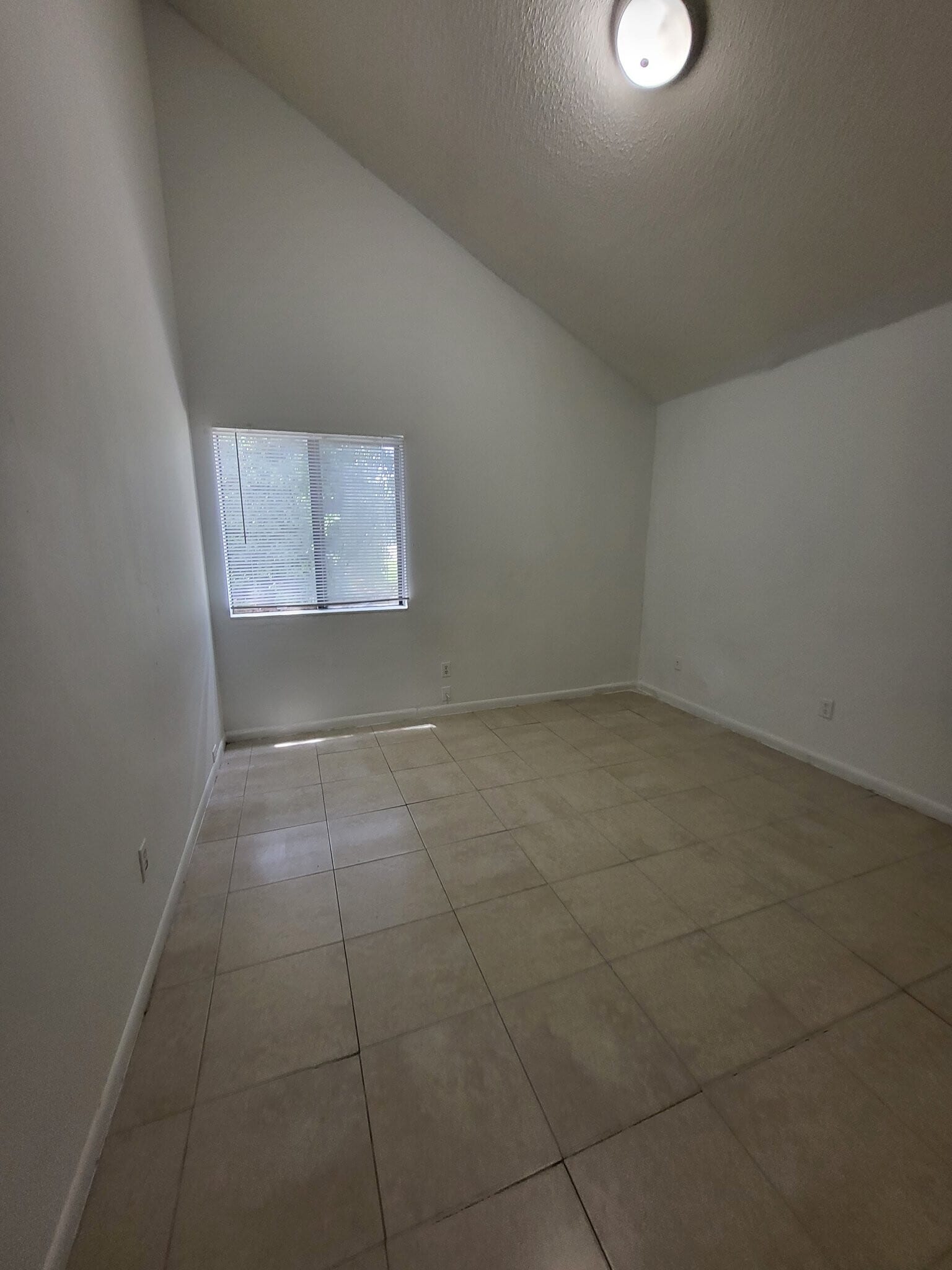 Building Photo - 8230 San Jose Manor Dr E