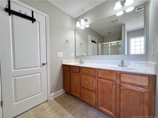 Building Photo - 240 Declaration Dr