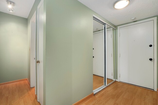Building Photo - 5101 Carriage Way Dr