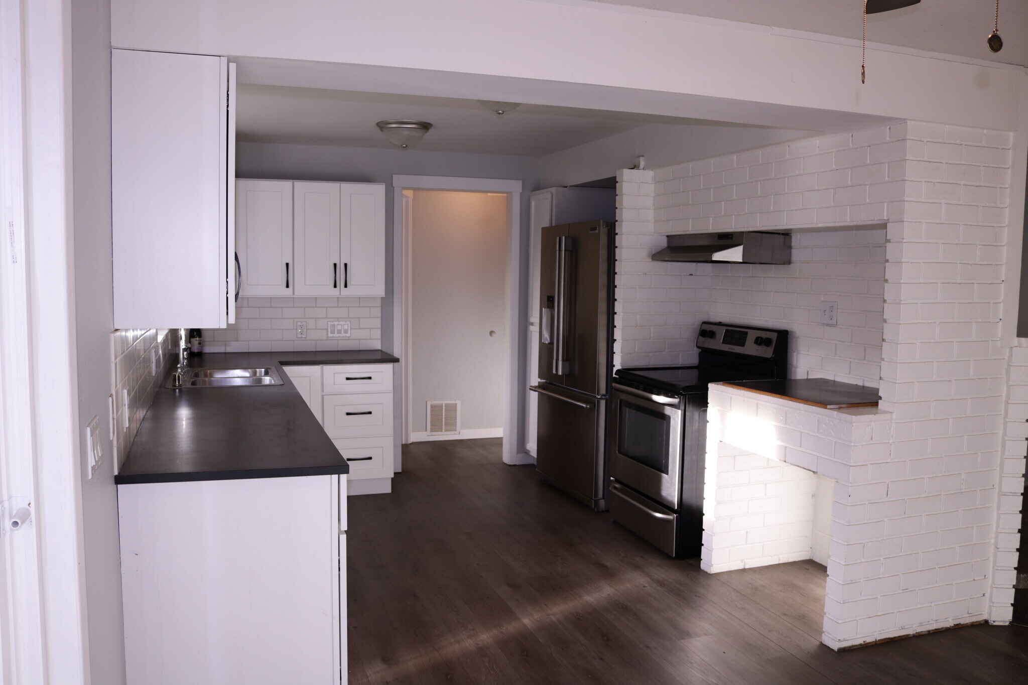 Building Photo - 15906 Elm St E