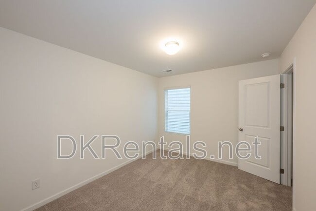 Building Photo - 182 Parkwood Dr