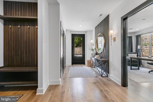 Building Photo - 8201 River Rd