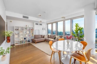 Building Photo - 75 Park Ln S