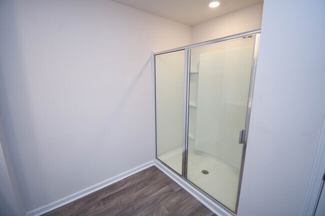 Building Photo - 6619 Colonial Dr