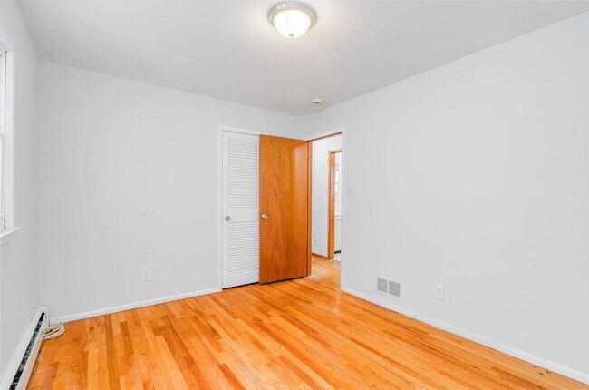 Building Photo - 145 Hobart Ave
