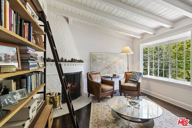 Building Photo - 111 S Glenroy Ave