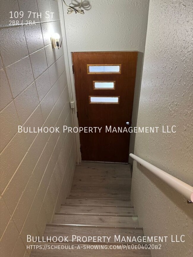 Building Photo - 109 7th St