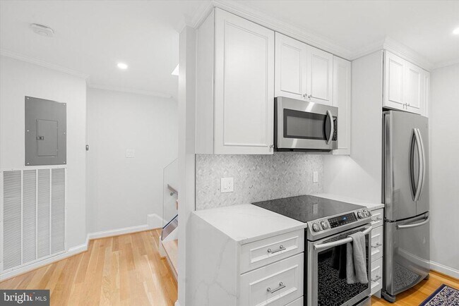 Building Photo - 3222 Cherry Hill Ln
