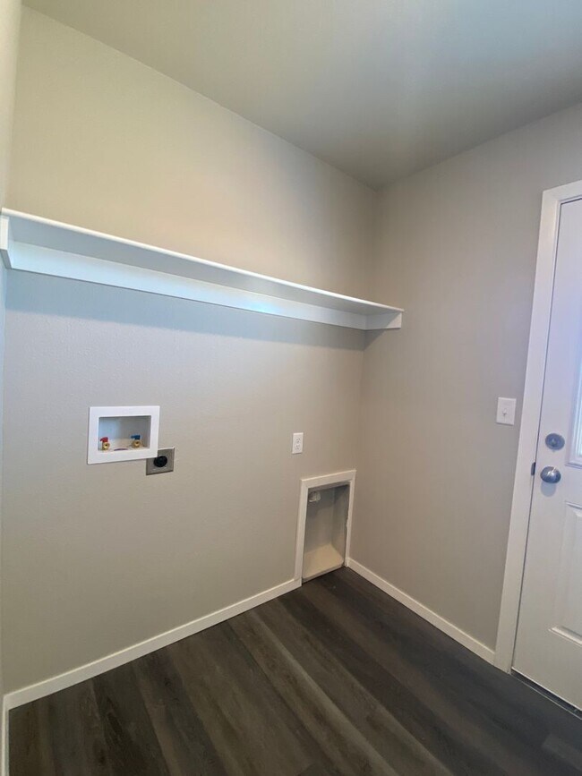 Building Photo - 503 W Loren Dr