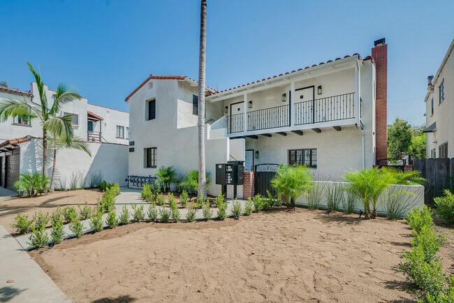 Building Photo - 1014 S Hayworth Ave