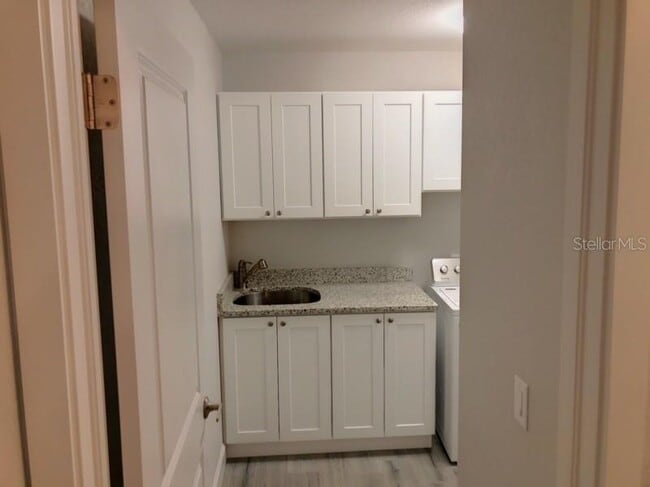 Building Photo - 399 Carmalita St