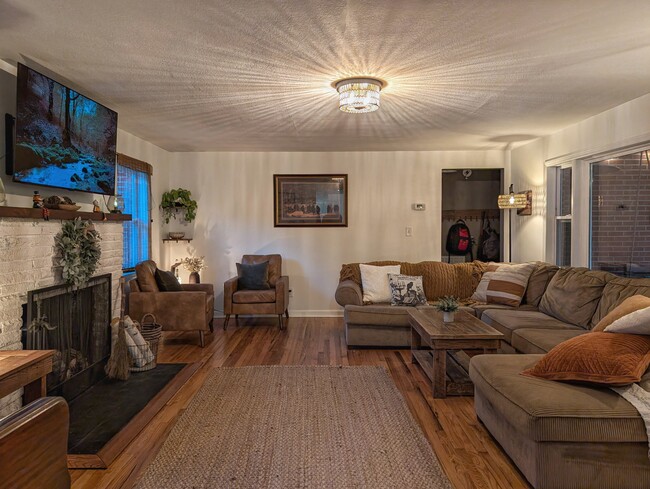 Building Photo - 317 Balsam Dr