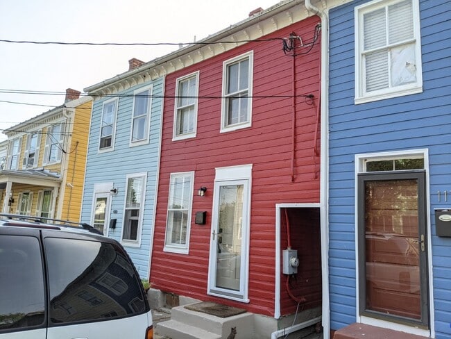 Building Photo - Charming two level row house in downtown Frederick available now!