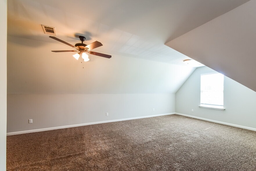 Building Photo - 6164 Humphreys Dr