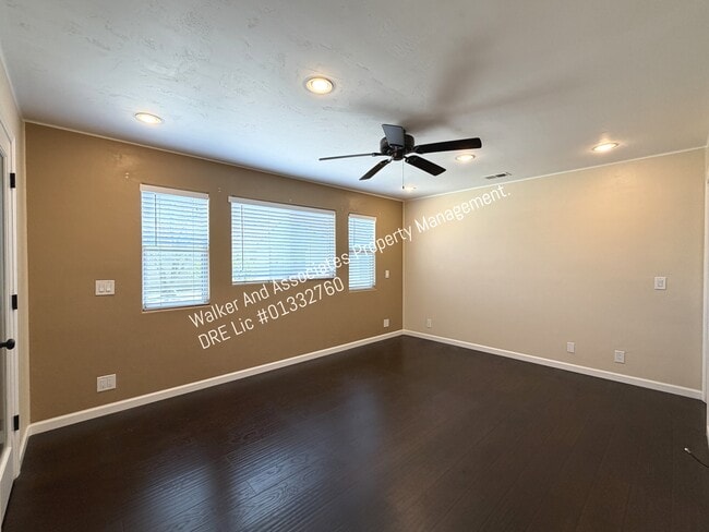 Building Photo - 622 Farrell Dr