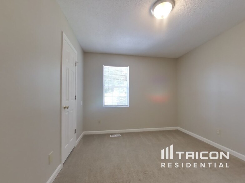 Building Photo - 327 Remington Ln