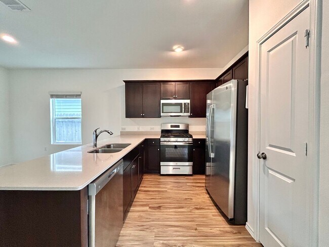 Building Photo - Your Next Home Awaits – Bright, Modern & M...