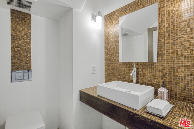 Building Photo - 1929 N Curson Ave