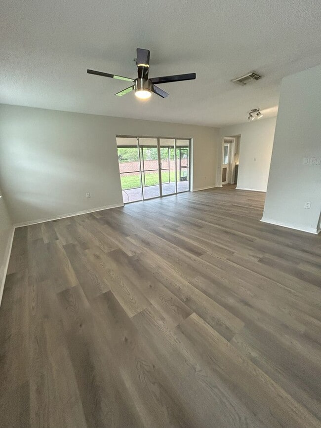 Building Photo - Dr. Phillips 4 Bedroom 2 Bathroom,