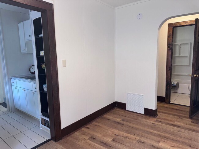 Building Photo - 2BD/1BA Single Family Home near Downtown Fond Du Lac!