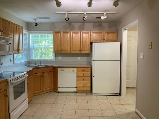 Building Photo - 926 Sunnymeade Rd