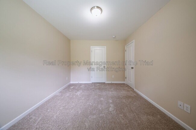 Building Photo - 832 Prince Edward Rd