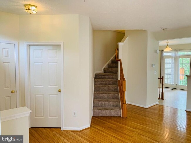 Building Photo - 1481 Pangbourne Way