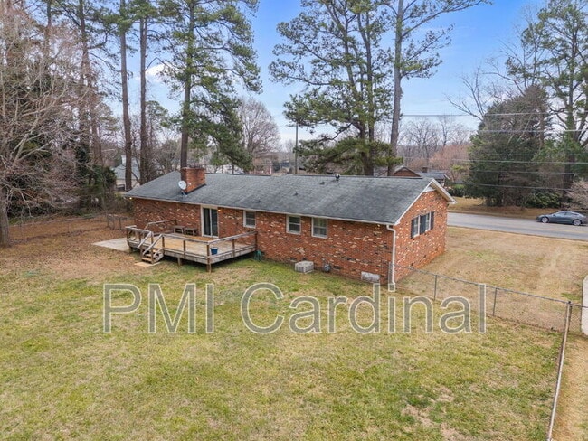 Building Photo - 2616 Redbud Dr