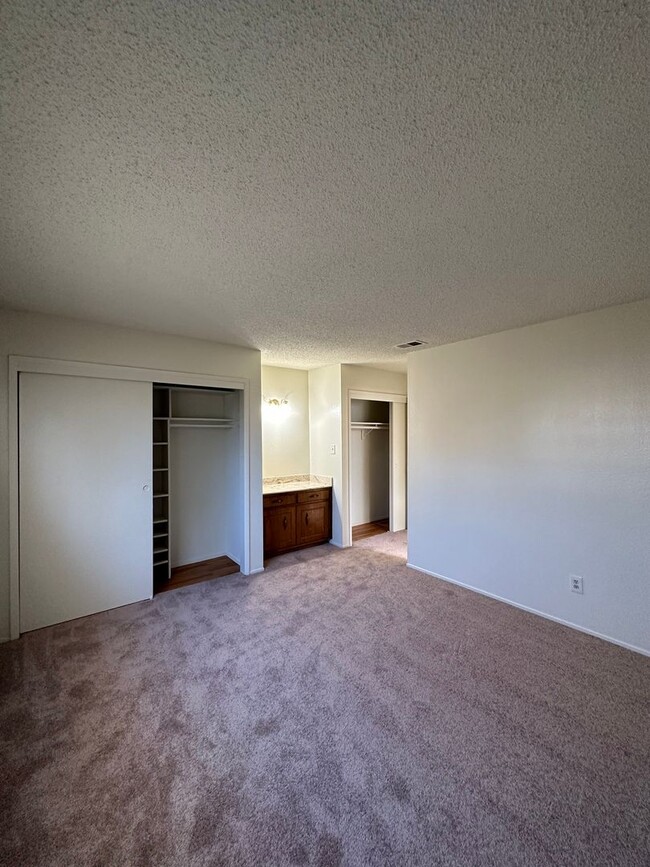 Building Photo - Reduced!!!
