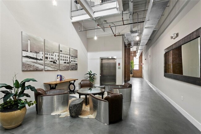 Building Photo - 1501 W Horatio St