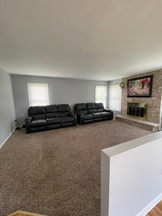 Building Photo - 1752 Alan Deatherage Dr