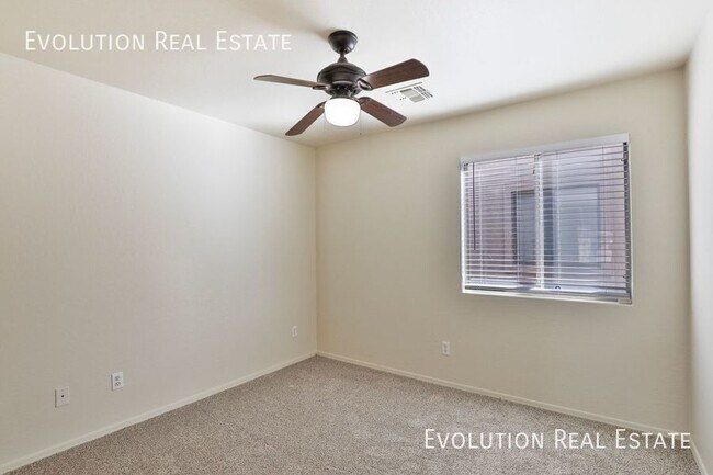 Building Photo - 1561 Maddison Cir