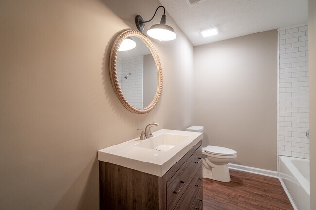 Building Photo - 220 Alcovy St