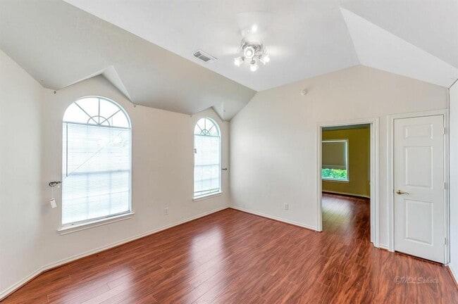 Building Photo - 20419 Cajon Canyon Ct