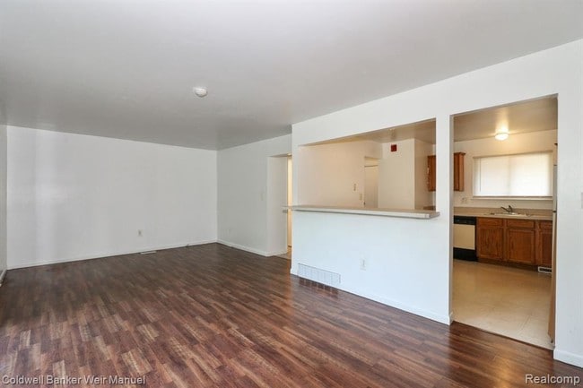 Building Photo - 44543 Savery Dr