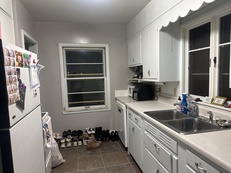 Building Photo - 1421 12th St N