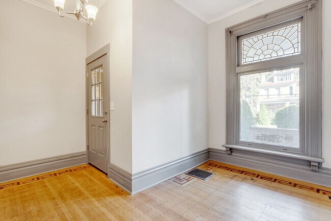 Building Photo - Renovated 5 Bedroom 2.5 Bathroom Apartment...