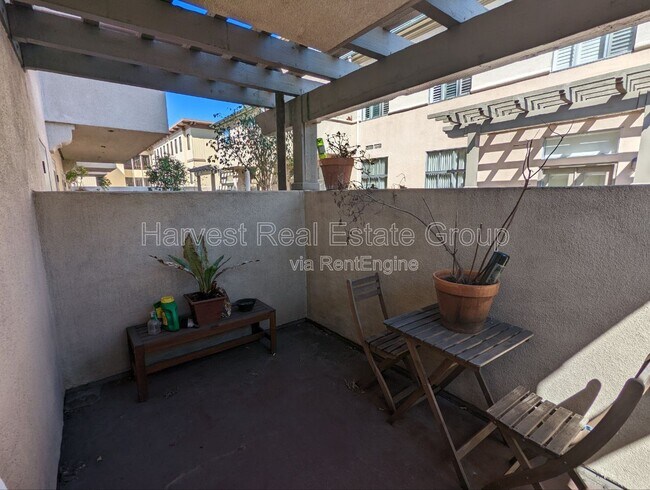 Building Photo - 426 27th St