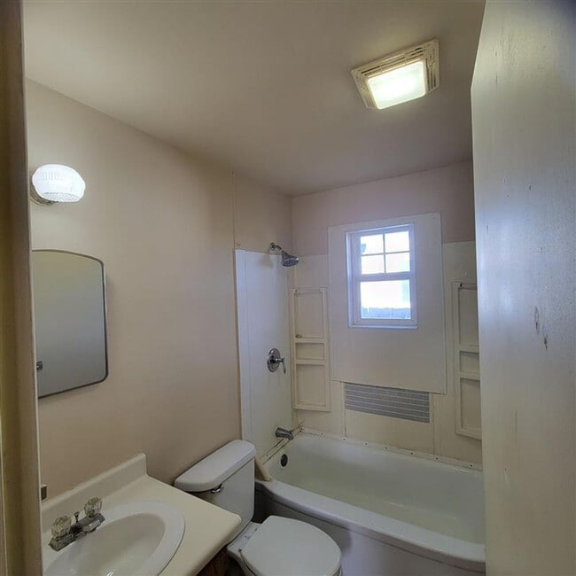 Building Photo - Quaint 1 bedroom home for rent