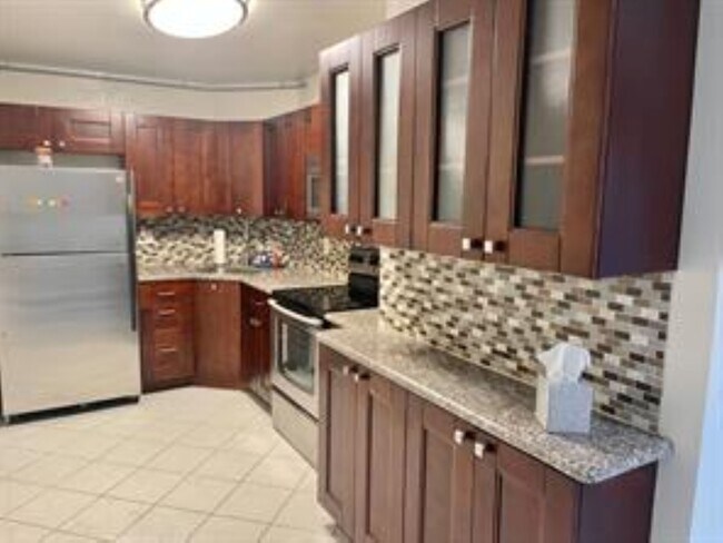 Building Photo - 140 NE 19th Ct