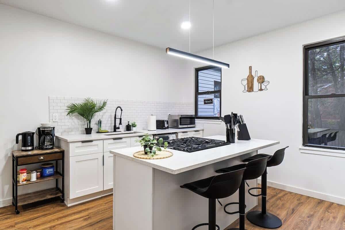 Kitchen Island - 523 Alpine Ave