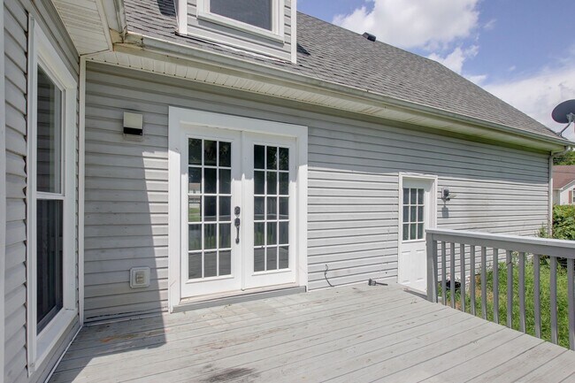 Building Photo - 180 Kings Deer Dr